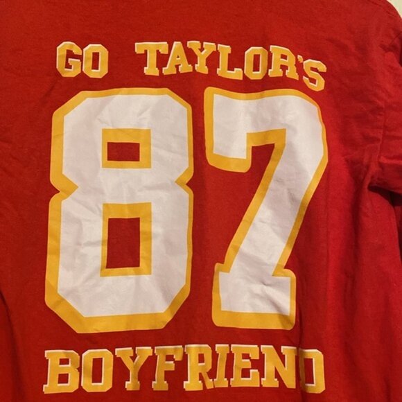 In my Chiefs era go‎ Taylor’s boyfriend, Kansas City Chiefs T-shirt - Picture 4 of 5